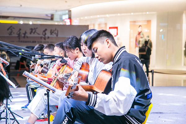 國慶小熊吉他演出